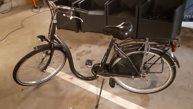 Politie treft onafgesloten damesfiets in berm aan