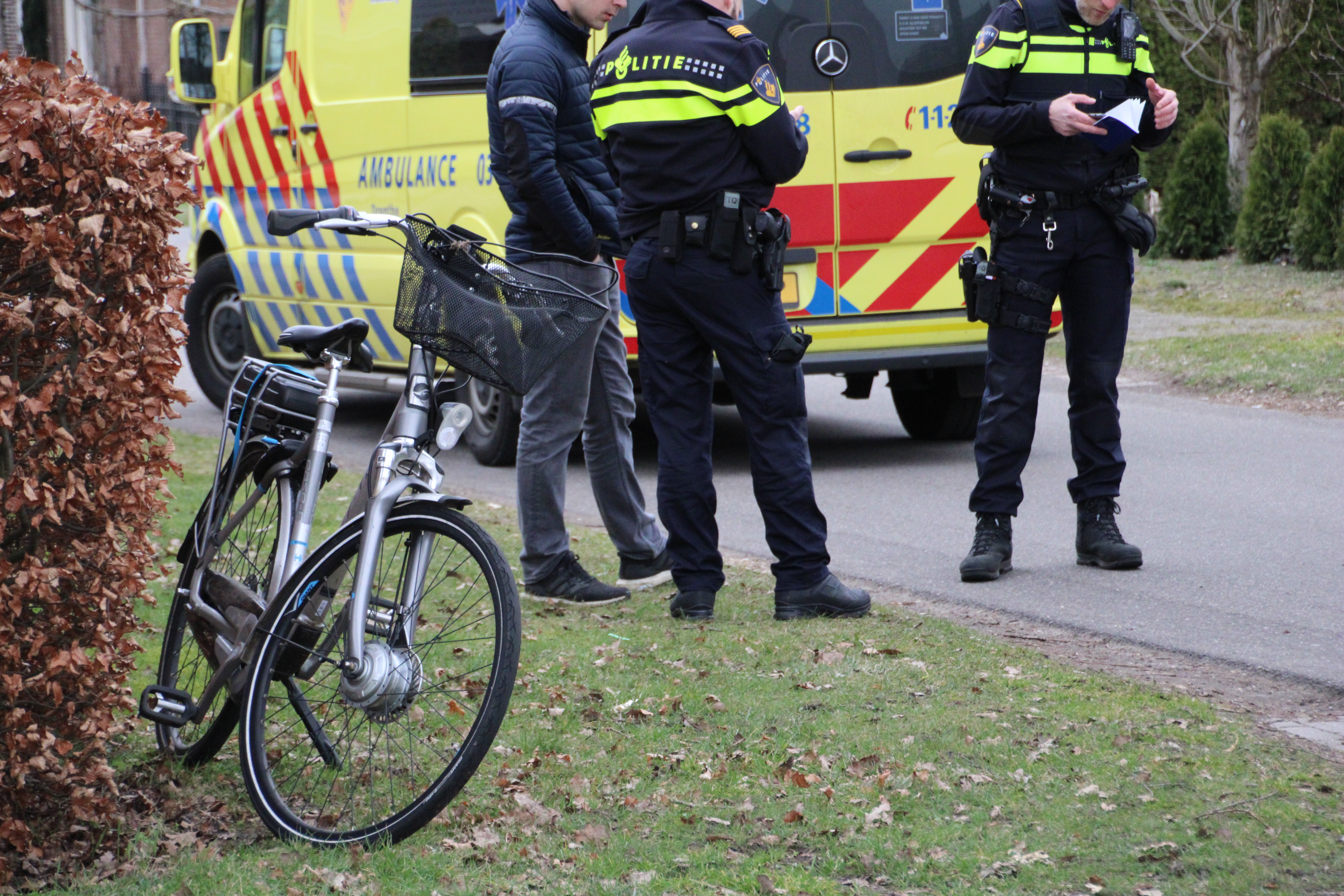 Fietser gewond na botsing met auto (video)