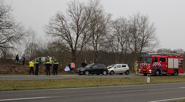 Drie gewonden bij ongeval met drie voertuigen (video)