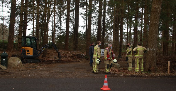 Graafwerkzaamheden zorgen voor gaslek in Eext (video)