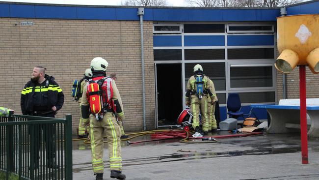 Brand in schoollokaal snel onder controle (Video)