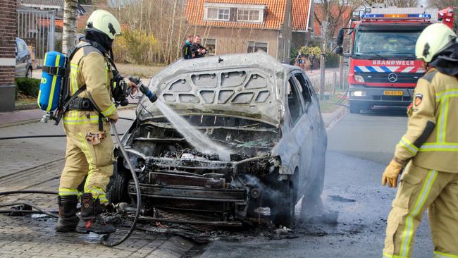 Auto brandt volledig uit (Video)