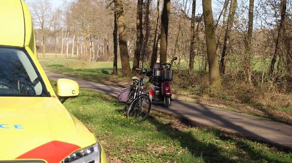 Traumahelikopter opgeroepen voor ongeval tussen fietser en scootmobiel (video)