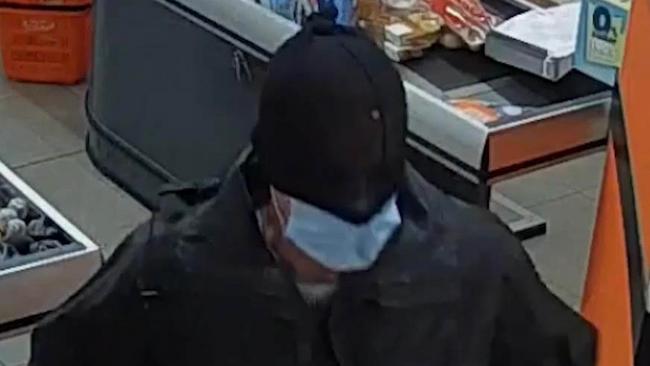 Politie: Wie is deze man die gewapende overval pleegde op supermarkt Nieuw-Dordrecht?