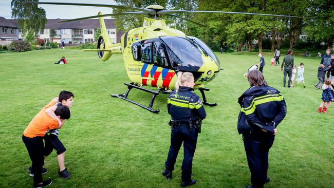 Traumahelikopter in Emmen trekt veel bekijks