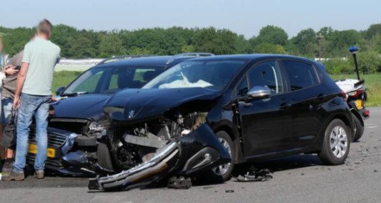 Veel schade bij ongeval op N376 (video)