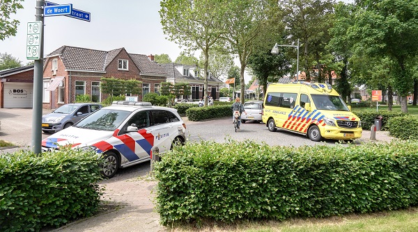 Automobilist wacht niet op hulpdiensten na botsing met fietsster