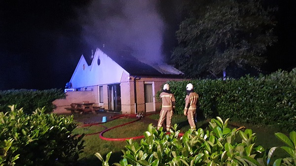 Brand veroorzaakt veel schade aan woning in Gees (video)