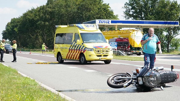 Motorrijder gewond na botsing met camper op N381