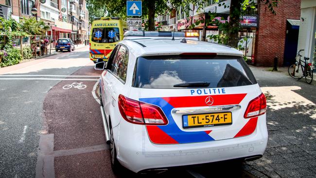 Auto en fietser met elkaar in botsing in Emmen (Video)