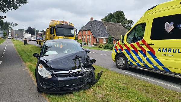 Persoon lichtgewond na kop-staart botsing in Tynaarlo (video)