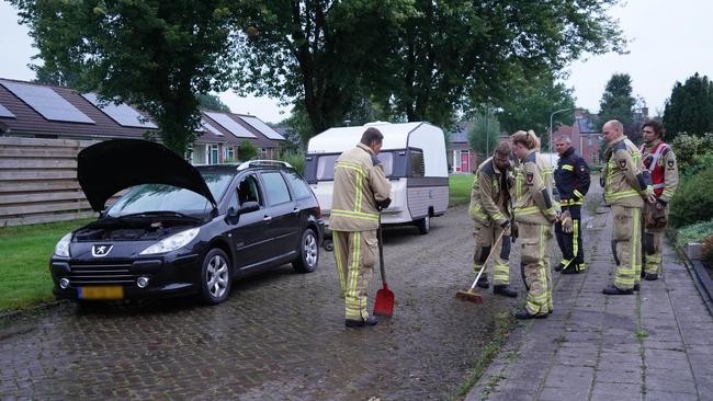 Brandje in auto snel onder controle