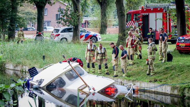 Plezierjacht zinkt in kanaal (Video)