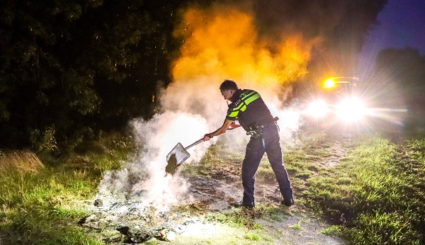 Politie en brandweer opgeroepen voor buitenbrandje in Klazienaveen