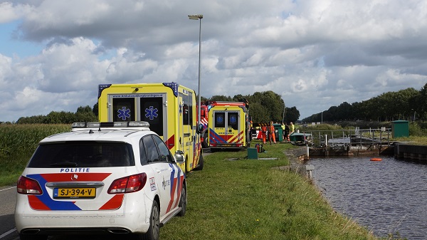 Man (20) uit Stadskanaal en vrouw (18) overleden na te water raken met auto (video)