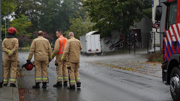 Brandweer ingezet voor lekkende stikstoftank op industrieterrein (video)