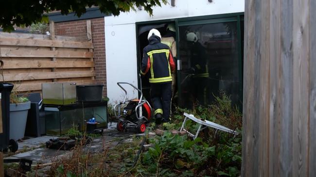 Brand in bijgebouw van woning in Hoogeveen (Video)