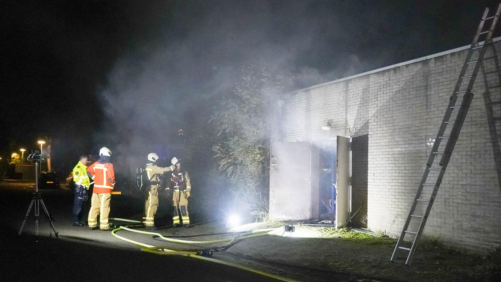 Leegstaand pand flink beschadigd na brand (Video)