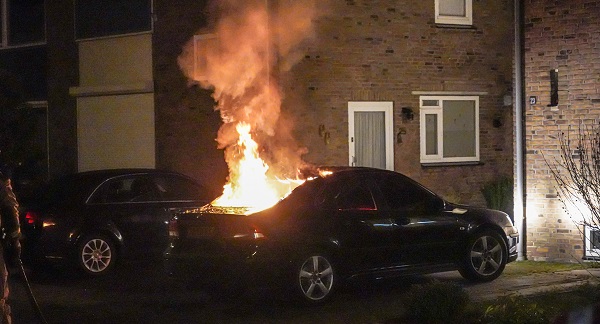 Autobrand Eelde mogelijk aangestoken: politie gaat uit van brandstichting