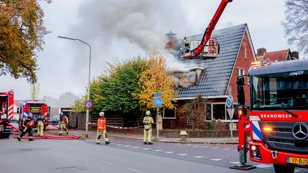 Flinke rookontwikkeling bij brand in woning Emmen