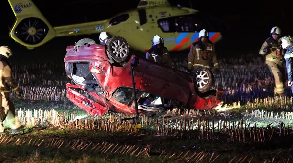 Traumahelikopter ingezet voor ernstig ongeval A37 (video)