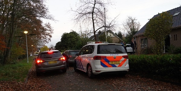 Bewoners overlopen inbreker en politie start zoekactie