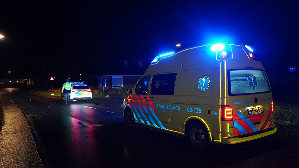 Voetganger naar ziekenhuis na aanrijding met auto