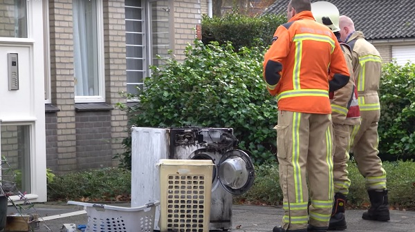 Appartementencomplex ontruimd na brand in wasmachine (video)