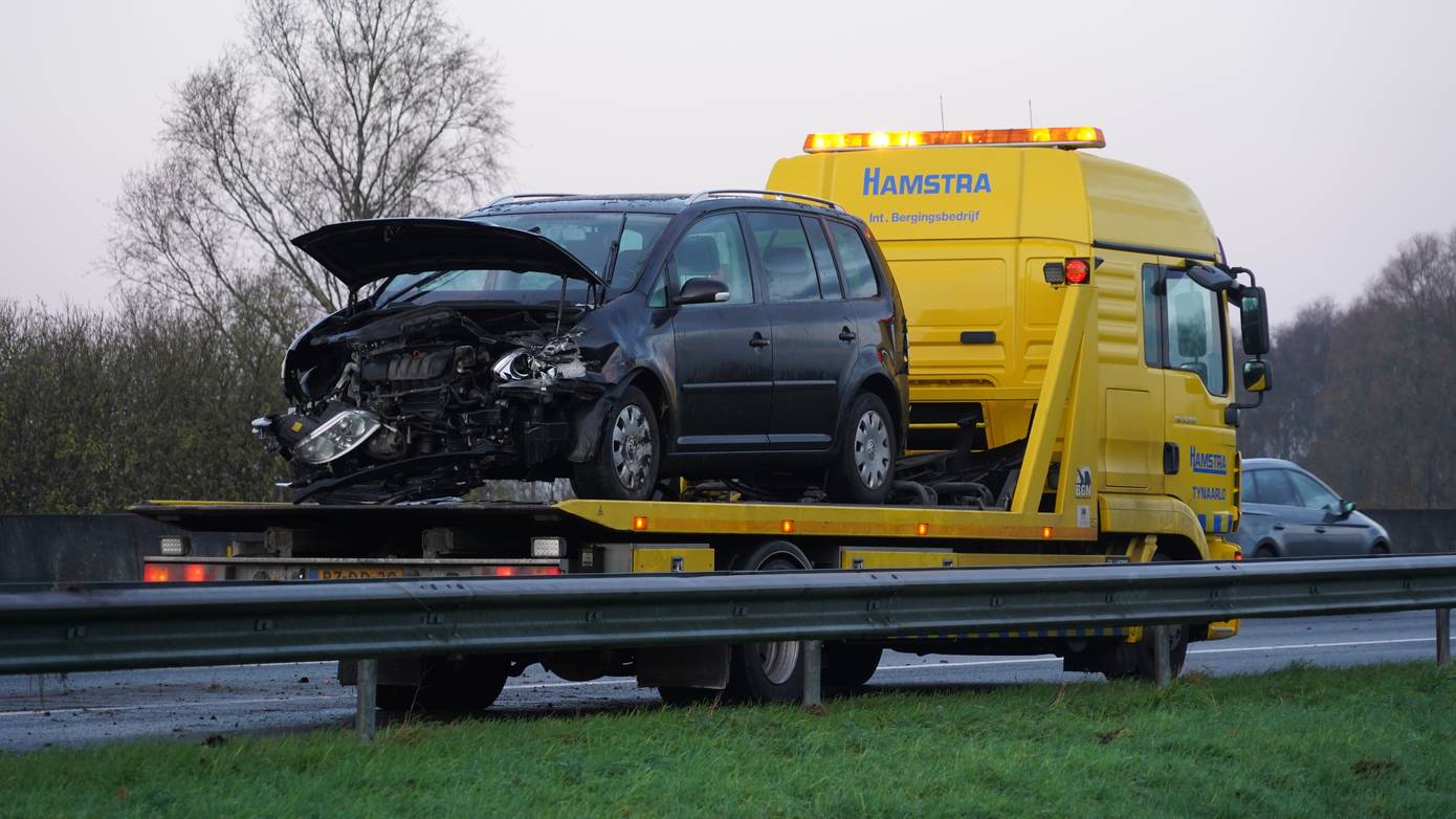 Auto en bus botsen op A28 tussen Assen en Groningen