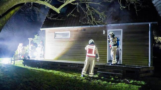 Brand bij woning Paterswoldsemeer: Brandweer met reddingsboot ter plaatse gekomen