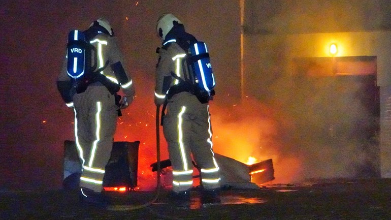 Afval in de brand gestoken bij Moluks wijkcentrum in Bovensmilde