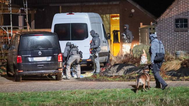 Arrestatieteam valt boerderij binnen: meerdere aanhoudingen