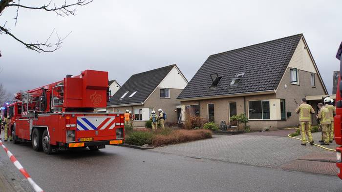 Woning beschadigd door brand op bovenverdieping (Video)