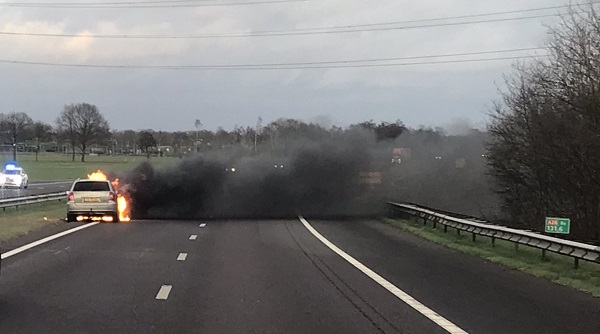 A28 richting Hoogeveen tijdelijk afgesloten vanwege autobrand