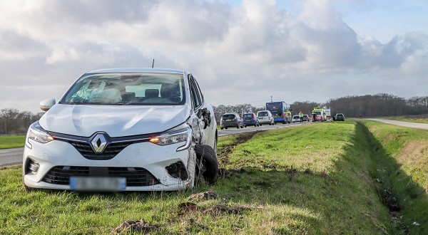 Politie zet stroomstootwapen in bij ongeval op N381