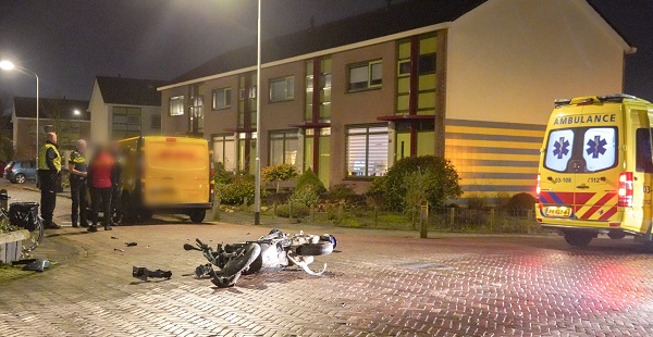 Scooterrijder aangehouden na botsing met busje