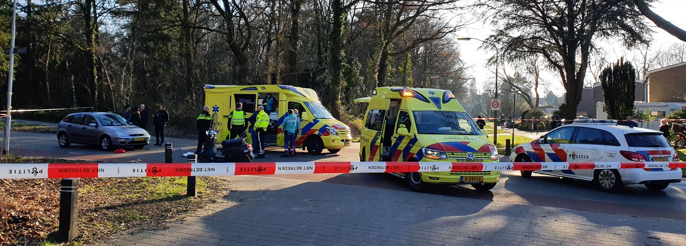 Traumahelikopter ingezet voor ongeval tussen scooter en auto