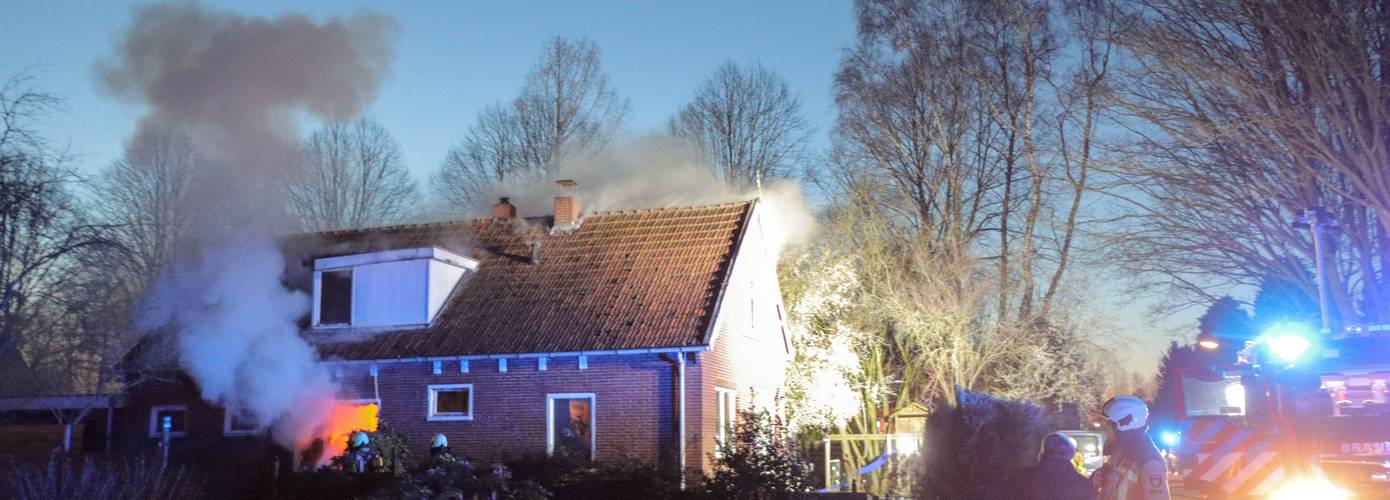 Woningbrand veroorzaakt veel schade in Emmer-Compascuum