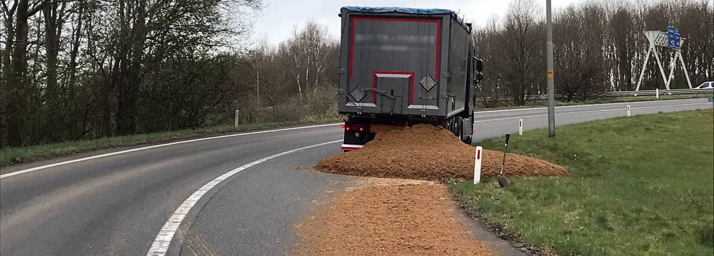 Verbindingsweg A28 Hoogeveen richting Assen dicht vanwege verloren veevoer