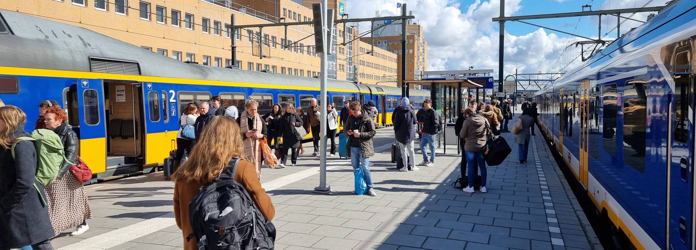 Grote storing bij NS: tot zeker 17:00 uur geen treinen (Video)