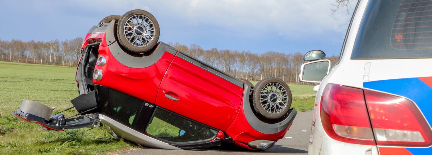 Brommobiel belandt op de kop bij eenzijdig ongeval (video)