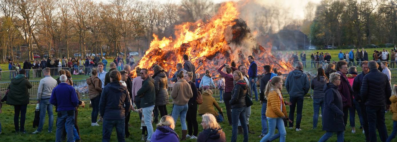 Groep 7 en 8 steken paasbult Paterswolde in brand