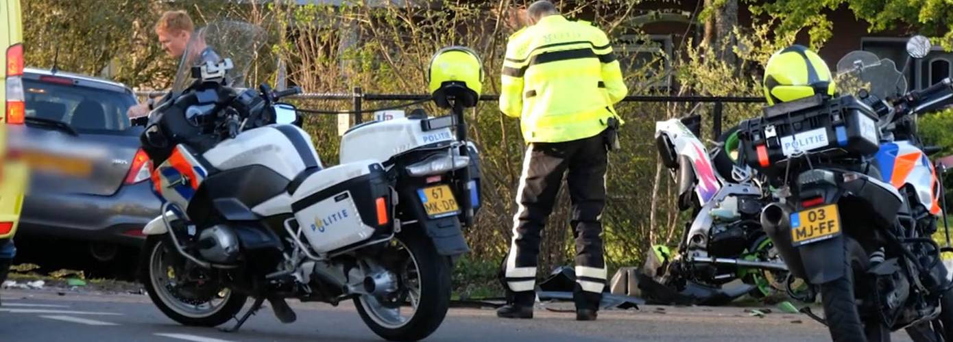 Traumahelikopter ingezet voor ernstig ongeval tussen motor en auto (video)