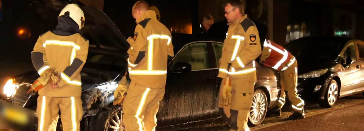 Voor derde keer in een week tijd auto in brand in Hoogeveen (video)