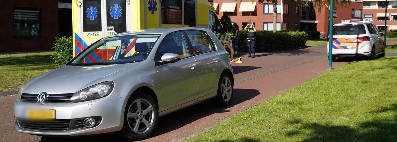 Vrouw gewond na aanrijding met auto in Eelde