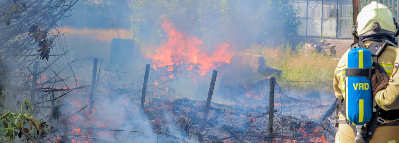 Gewonde bij forse buitenbrand bij tuincentrum (video)