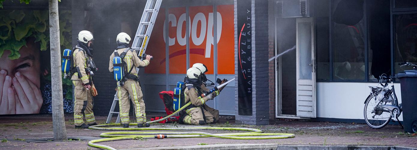 Grote brand in kapsalon Rolde na harde knal (Video)