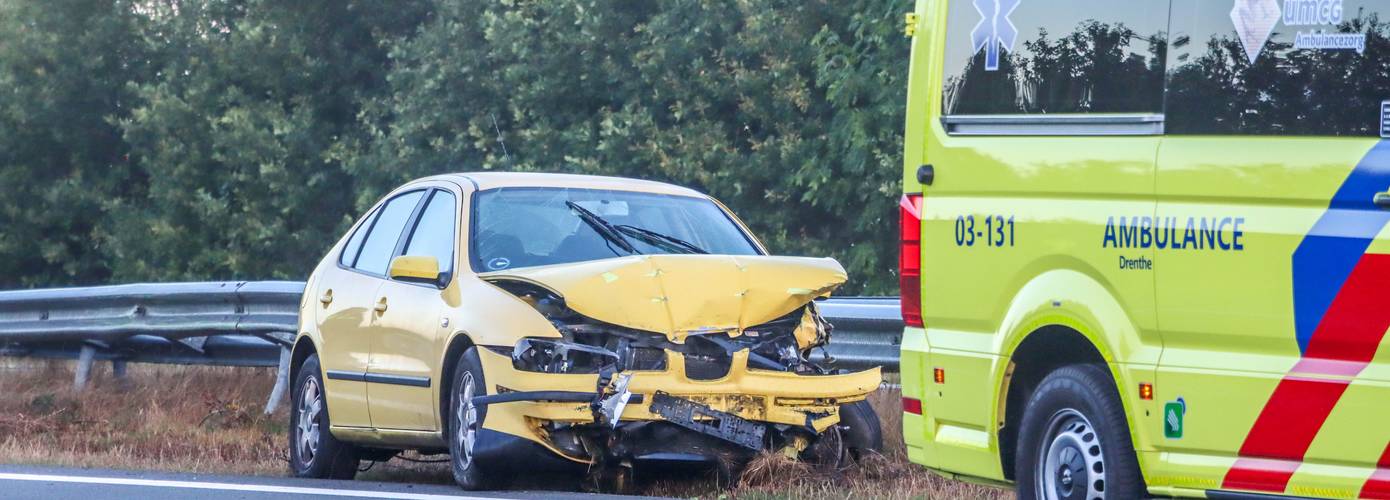 Automobilist raakt gewond na botsing met vrachtwagen op A37