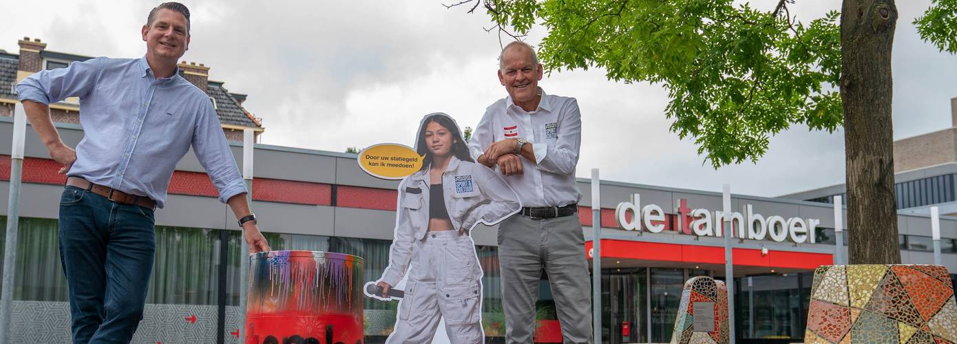 Theater de Tamboer en jeugdfonds sport en cultuur verzamelen statiegeldflessen