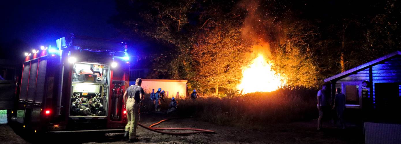 Korte maar felle brand in schuurtje snel onder controle